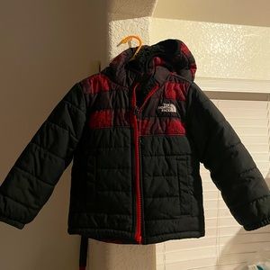 The NORTHFACE toddler boy jacket size 2T